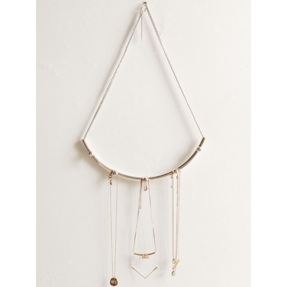Curved bar jewelry hanging organizer